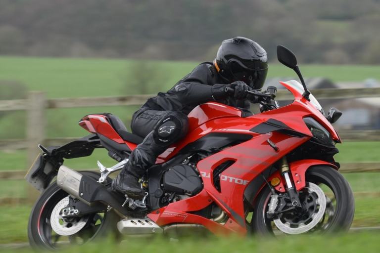 QJMotor SRK 800 RR 2026