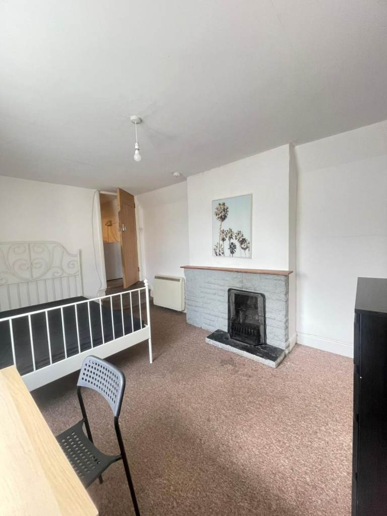 2 double rooms in BH14ES