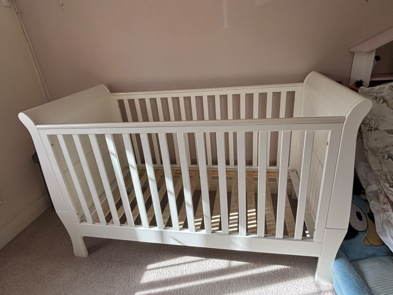 Mamas and Papas Mia Cot and Mattress 