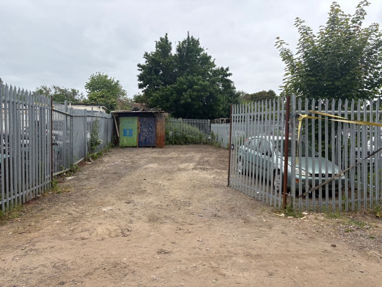 Yard garage area to rent let storage parking 