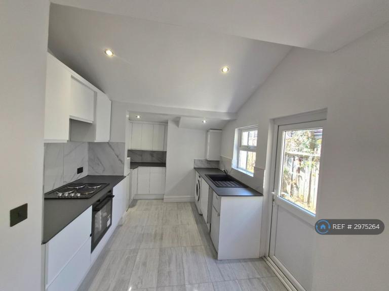 4 bedroom house in Frant Road, Thornton Heath, CR7 (4 bed) (#2975264)