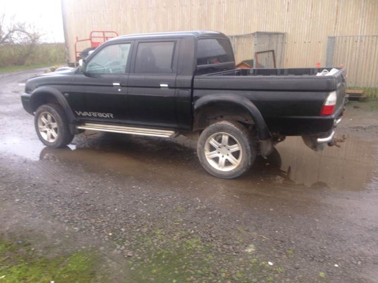 SET OF PERFECT L200 WARRIOR INJECTORS. K74. 4D56 120 IN DELIVERY. CALL 6AM-3PM