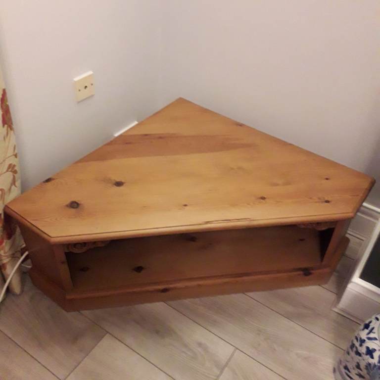 BEAUTIFUL, CORNER FITTING, SOLID PINE TELEVISION/VIDEO/DVD STAND FOR SALE . COULD DELIVER.