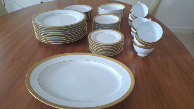 Boots Imoerial Gold Fine Dining & Tea Set 8 Settings + 2 Extra Dinner Plates