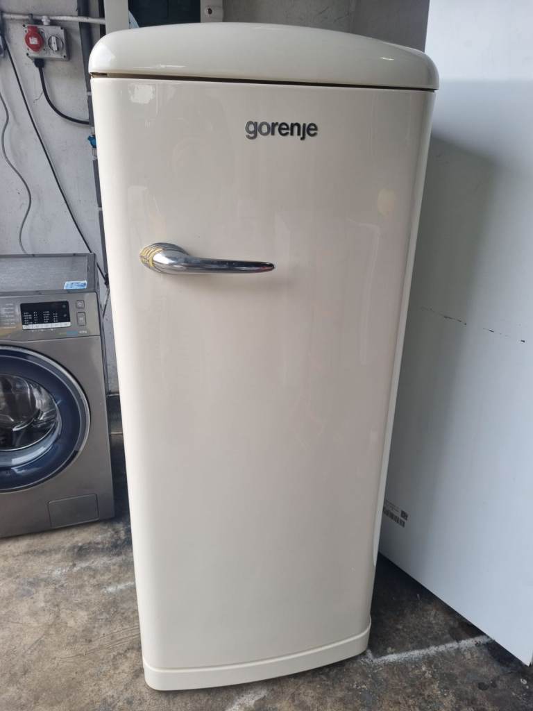 Retro Cream Fridge freezer & free delivery warranty