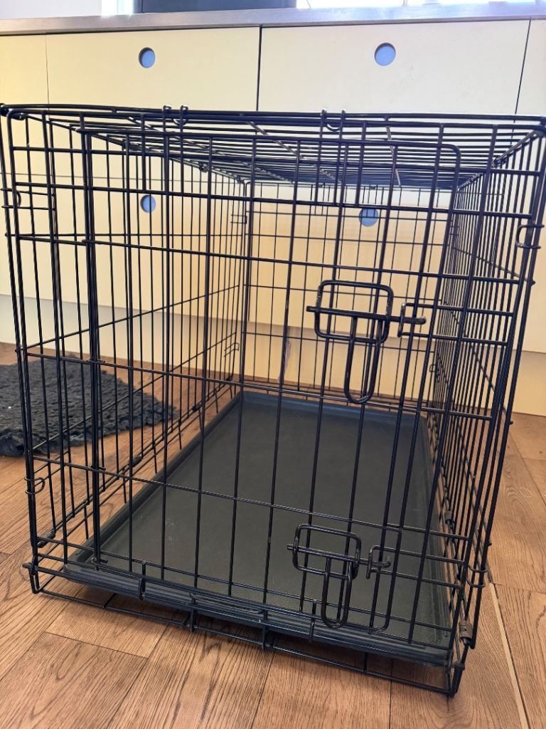Medium puppy/dog crate
