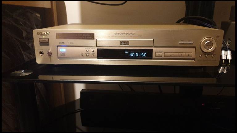 Sony DVD/CD Player DVP-s505d