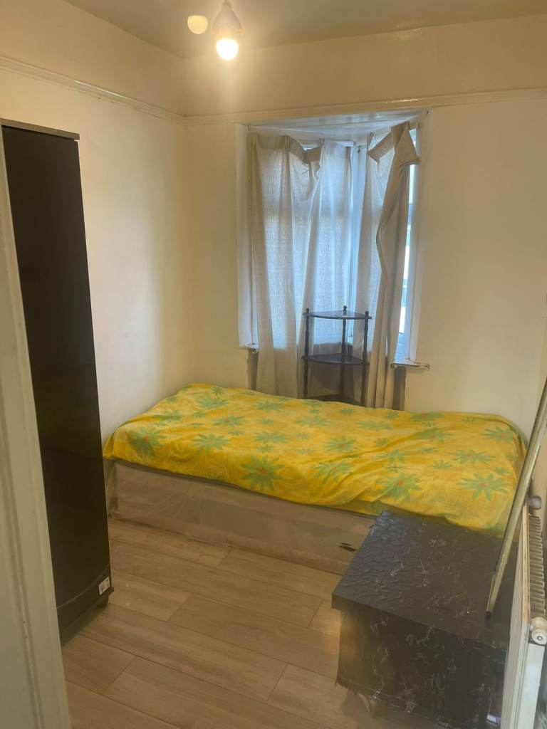 BOX ROOM IS AVAILABLE FOR FEMALE IN THREE BED ROOM HOME