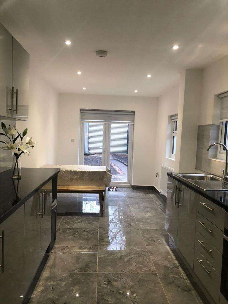 DOUBLE ROOM AVAILABLE NOW Seven sisters ,N15 – 3 minutes from station