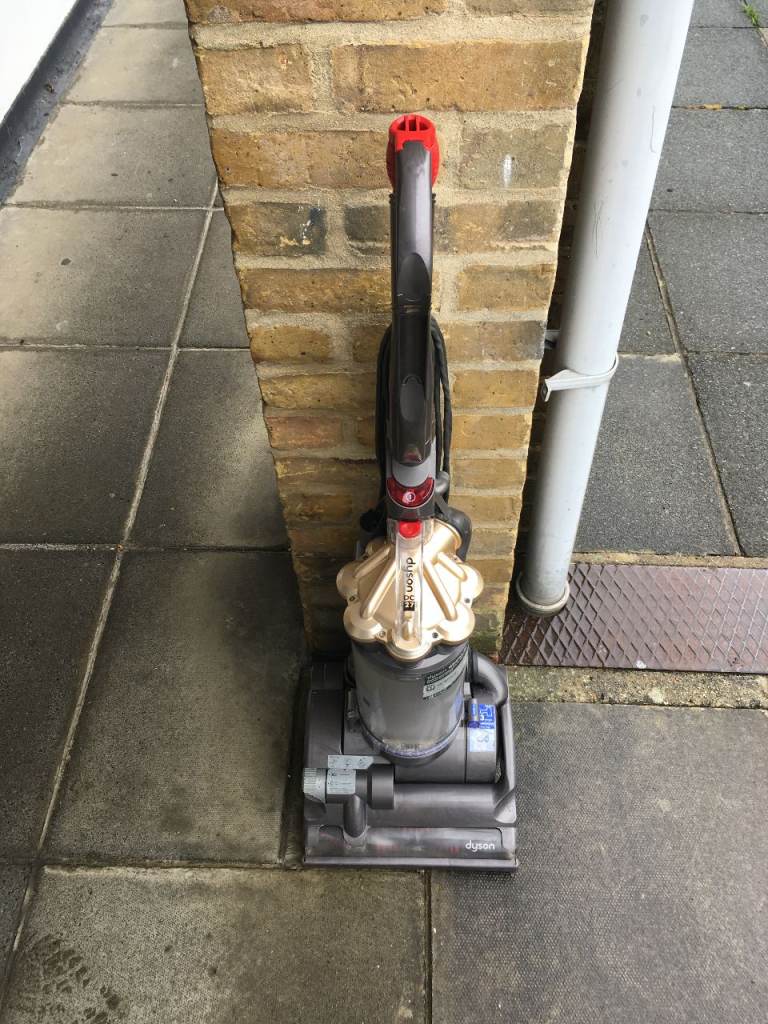 DYSON DC 27 ALL FLOORS UPRIGHT VACUUM CLEANER. 