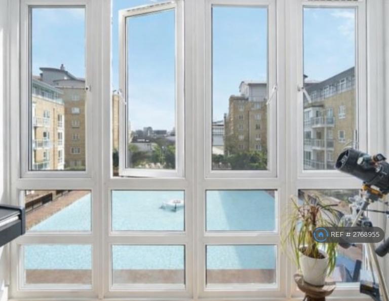 3 bedroom flat in St. Davids Square, London, E14 (3 bed) (#2768955)