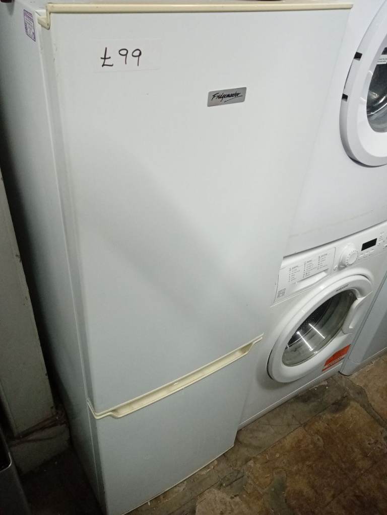 FRIDGE MASTER FRIDGE FREEZER IN EXCELLENT CONDITION ONLY £99