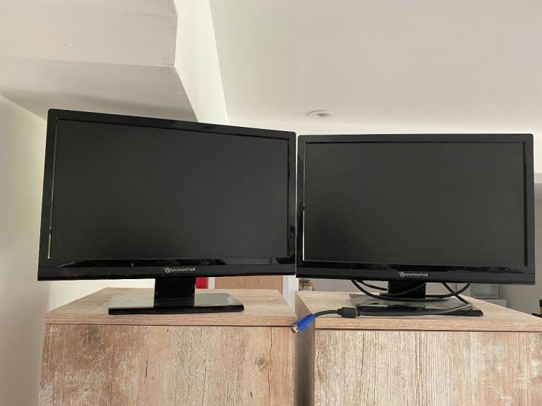 Packard Bell Viseo VGA Monitor x 2