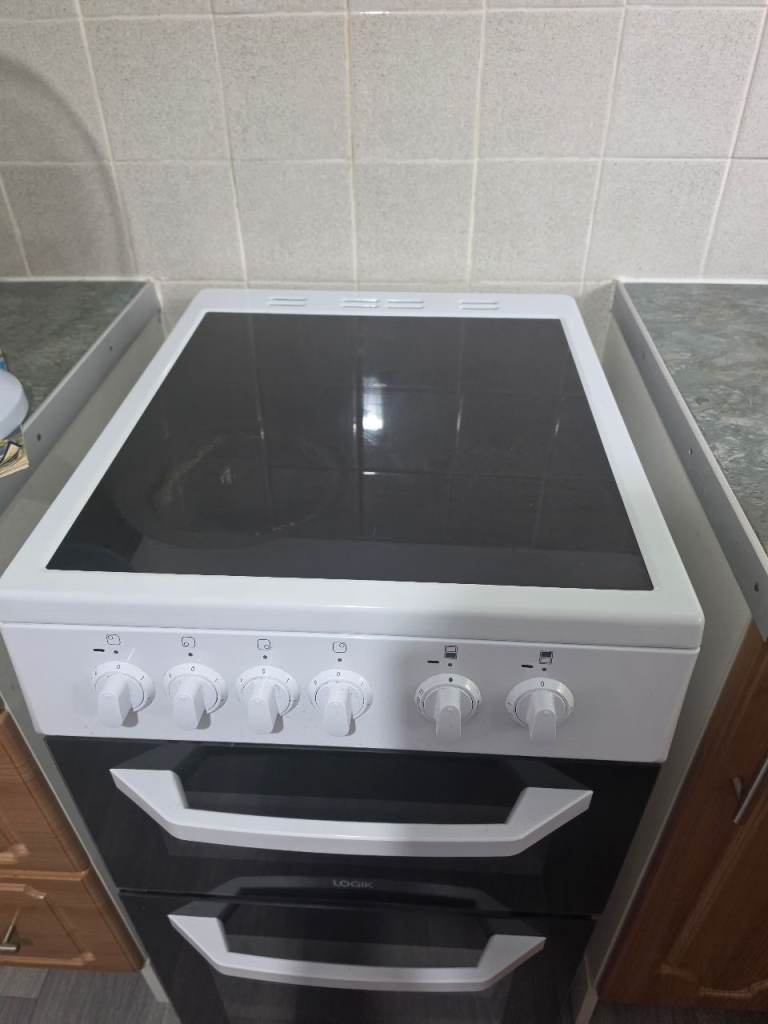 Logik Freestanding Electric Cooker with Ceramic Hob – almost new SOLD PENDING PICK UP