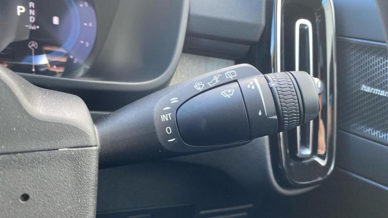 2024 Volvo XC40 2.0 B3 MHEV Ultra Bright SUV 5dr Petrol Hybrid DCT Auto Euro 6 (s/s) (163 p ESTAT...