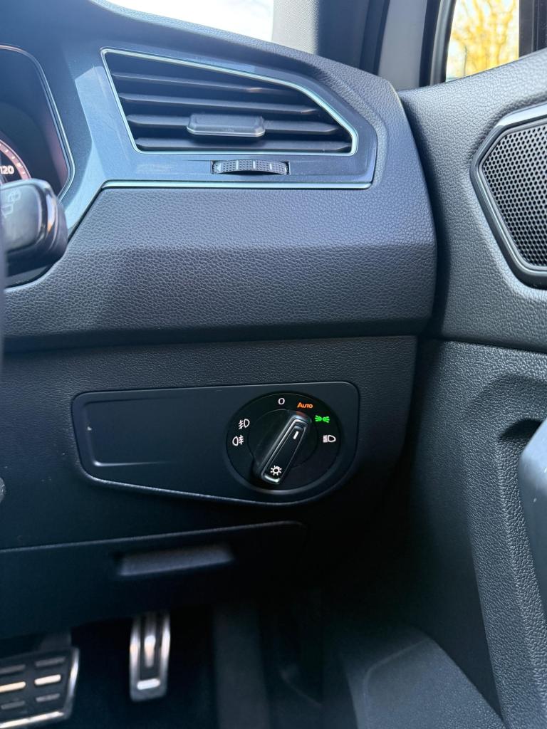 2018 Volkswagen Tiguan 2.0 TDi 190 4Motion R-Line 5dr DSG ESTATE DIESEL Automatic