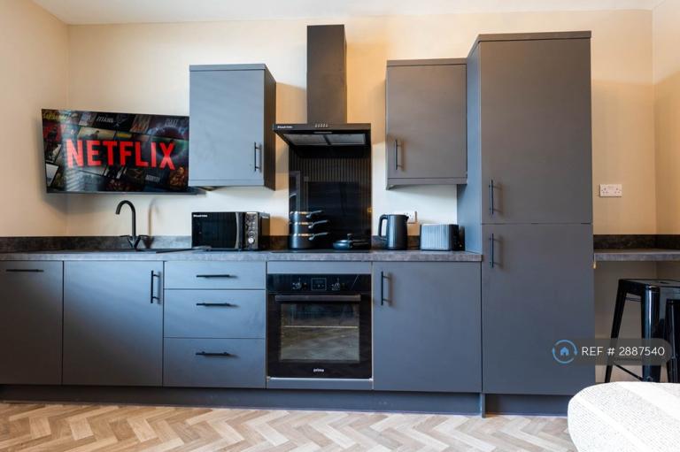 Studio flat in Royal Avenue, Scarborough, YO11 (#2887540)