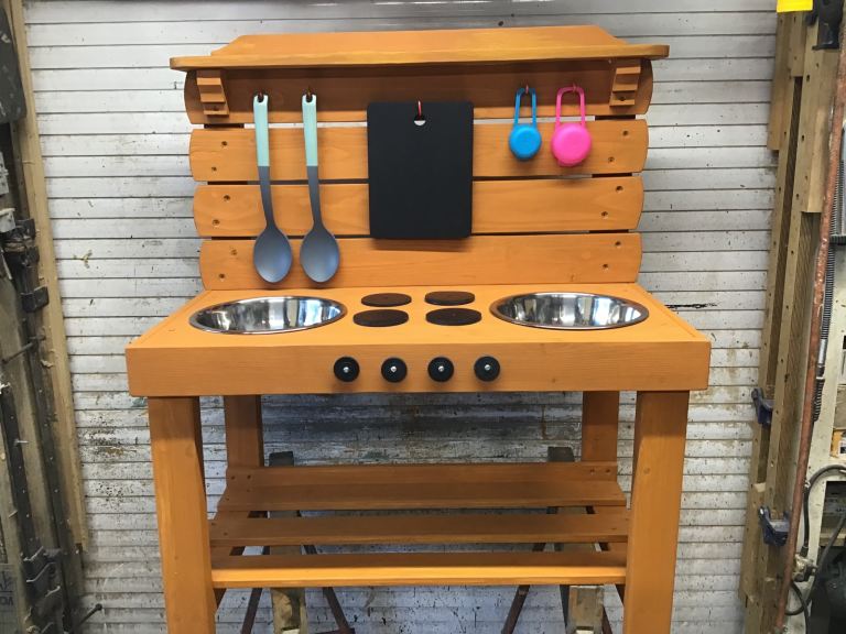 Kiddies mud kitchen 