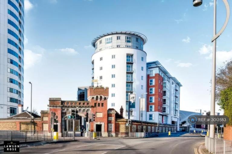 Studio flat in The Round House, Portsmouth, PO1 (#3013583)