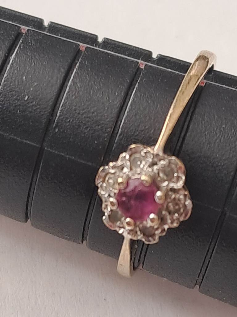 9ct pink sapphire ring in great condition 