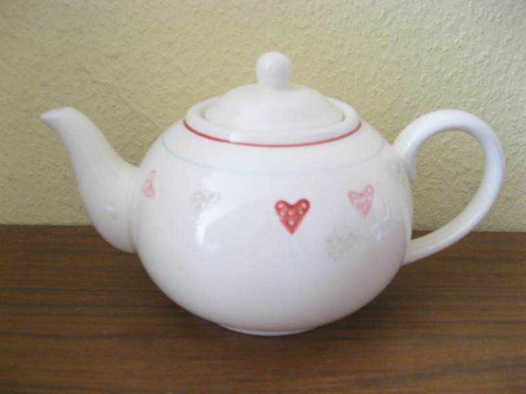 sainsburys white china 2pt teapot with small hearts design