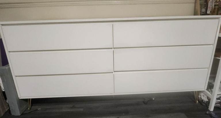 White 6-Drawer Chest of Drawers / Dresser