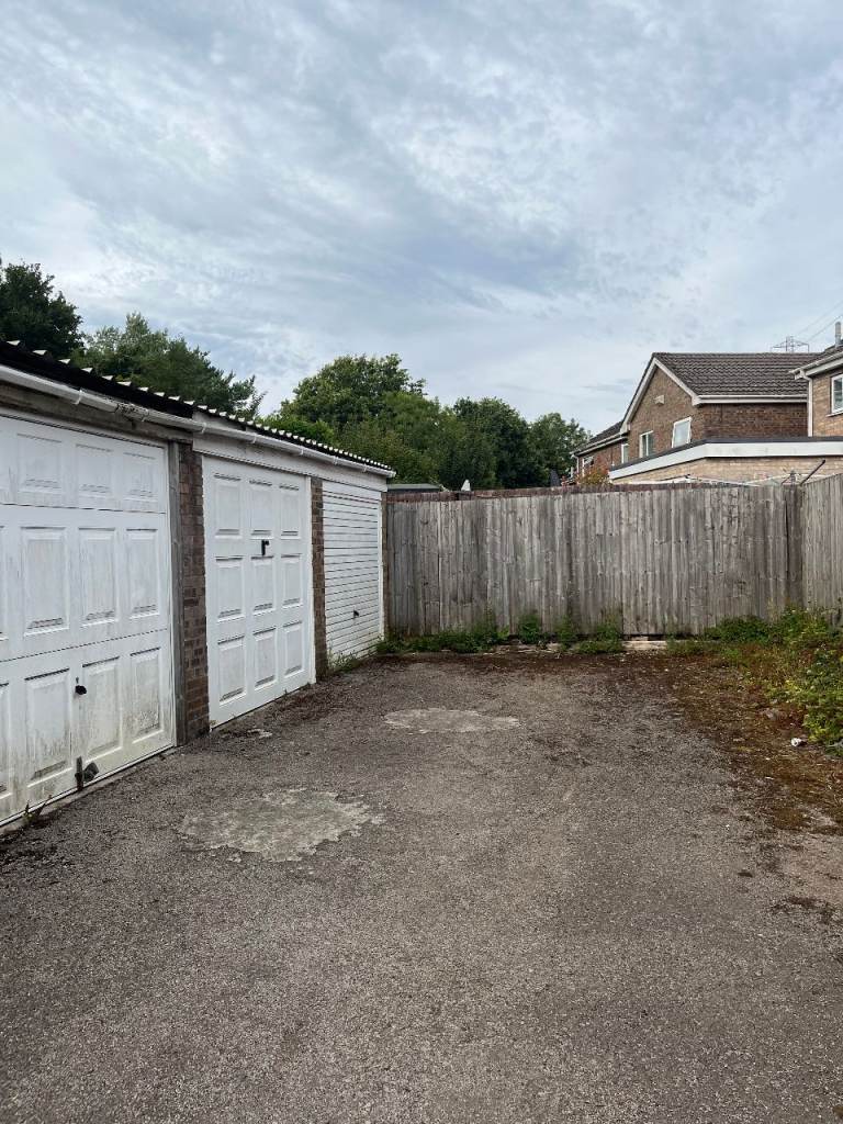 Single Garage for Rent