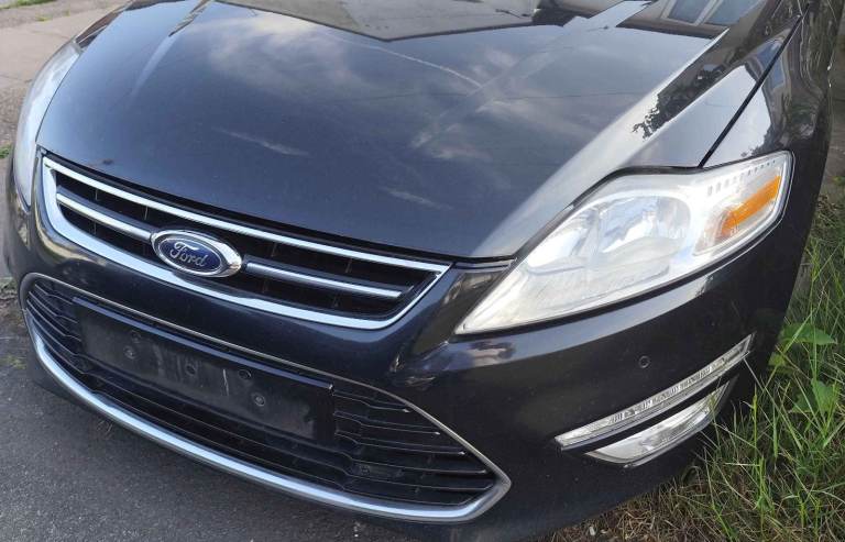 Ford Mondeo Titanium Business Edition Mk4 Front Bumper Black Panther G6 £110