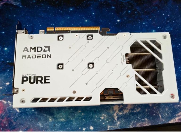 Radeon 9060 XT pure white 16gb
