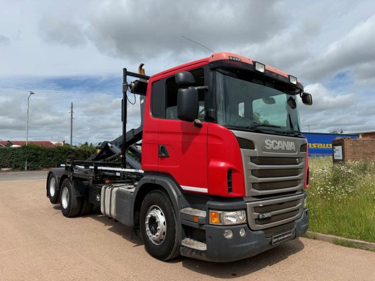 SCANIA G320 2013 (13) DAY CAB, 6X2 REAR LIFT HOOK LOADER, HYVALIFT EQUIPMENT