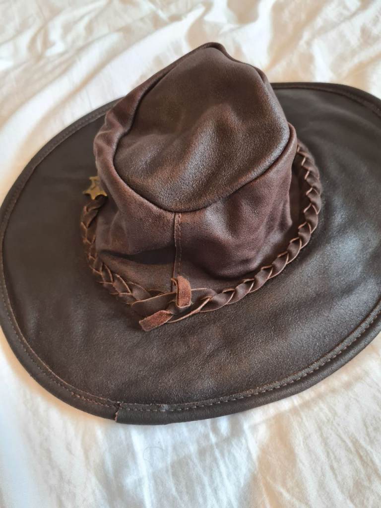 40-Year-Old Vintage Men's Handcrafted travel Leather Bush "Hat 'n the Pouch"