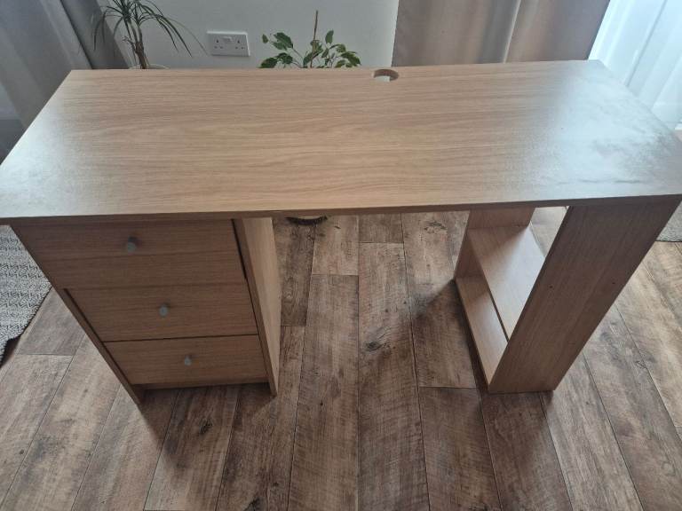 Light Wood Desk with Drawers and Shelves – Good Condition