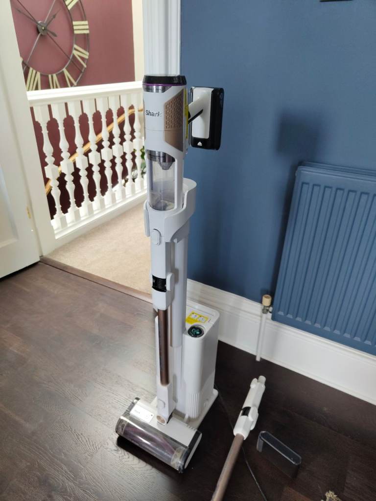 Shark detect pro vacuum cleaner with auto empty system