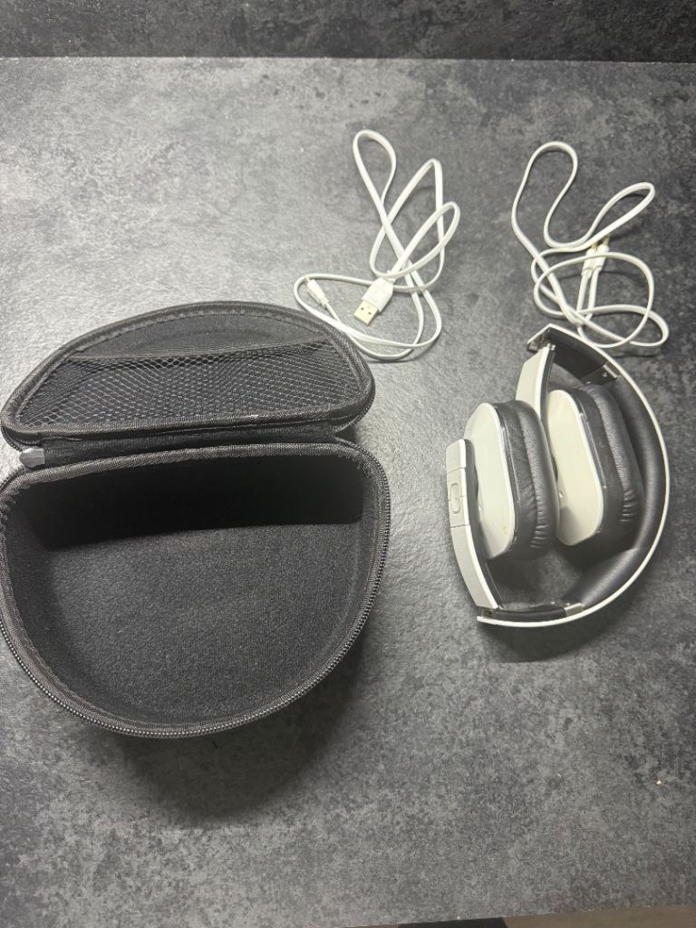 August wireless headphones 