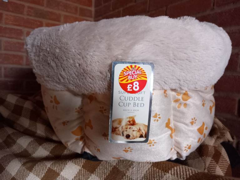 Super Soft Cuddle Cup Pet Bed - New