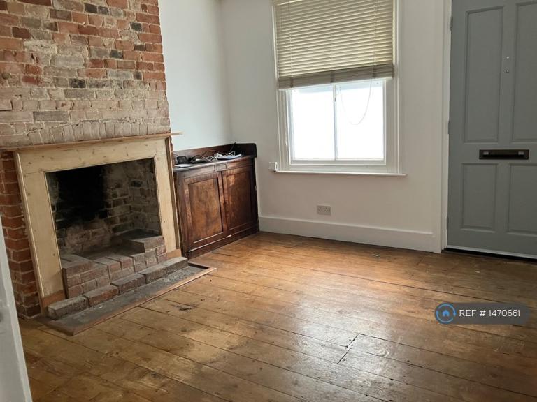 2 bedroom house in Hospital Lane, Canterbury, CT1 (2 bed) (#1470661)