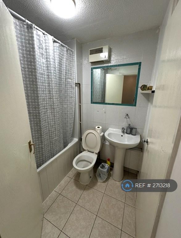 Studio flat in Marsh Close, Leicester, LE4 (#2713218)