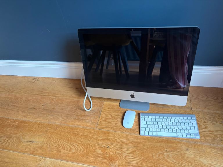 Apple iMac Desktop Computer with Wireless Keyboard & Mouse
