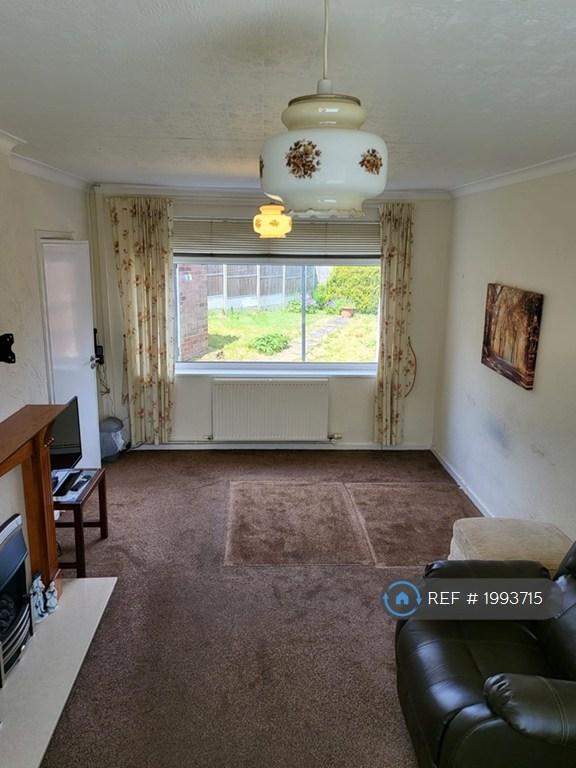 2 bedroom house in Town Street, Leeds, LS10 (2 bed) (#1993715)