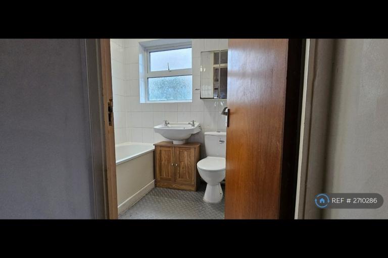 3 bedroom house in Budding Road, Eastington, Stonehouse, GL10 (3 bed) (#2710286)