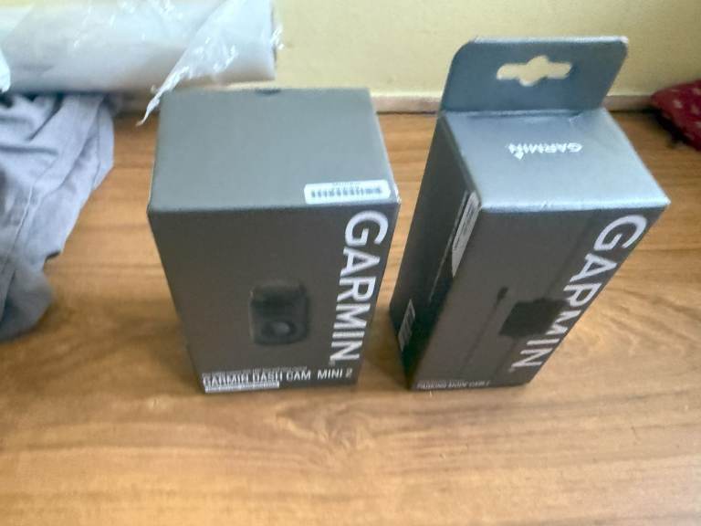 Garmin dashcam mini 2 with SD card and hard wire kit and box 
