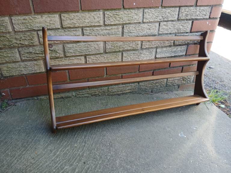 Ercol Elm Hanging Plate Rack .