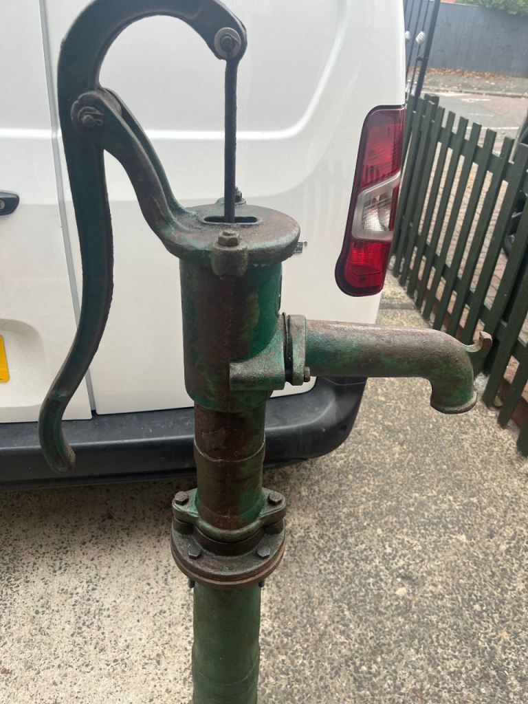 Antique Garden Water Hand Pump 