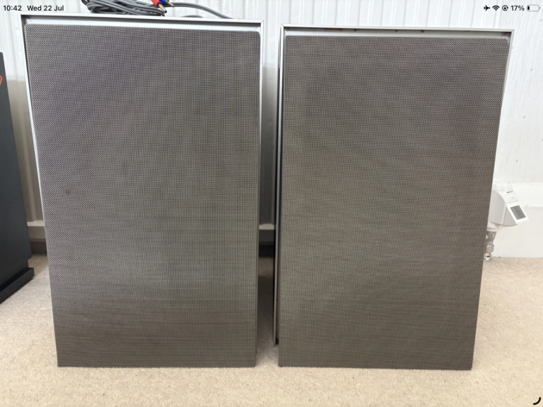 Pair Of Vintage Leak Speakers Sandwich 200 Approx 15.5 ins high x 10 ins wide x 9.5 ins deep.