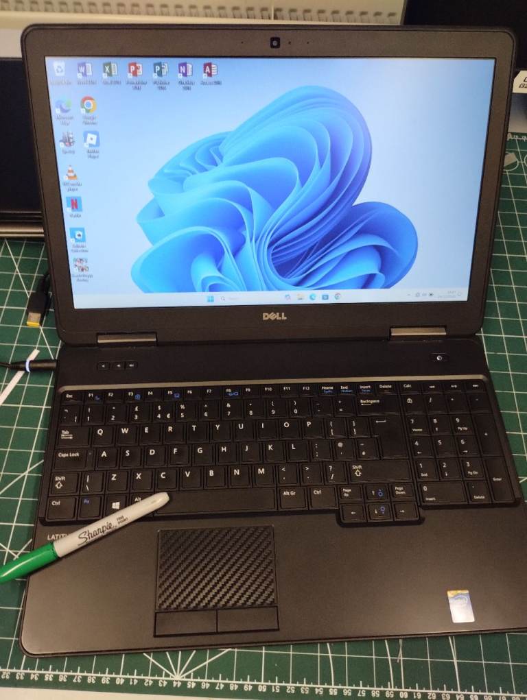 Windows 11, 15.6 Dell 8GB RAM, i5 CPU, 240GB SSD Solid, WebCam, HDMI, DVD. Full MS Office, bag