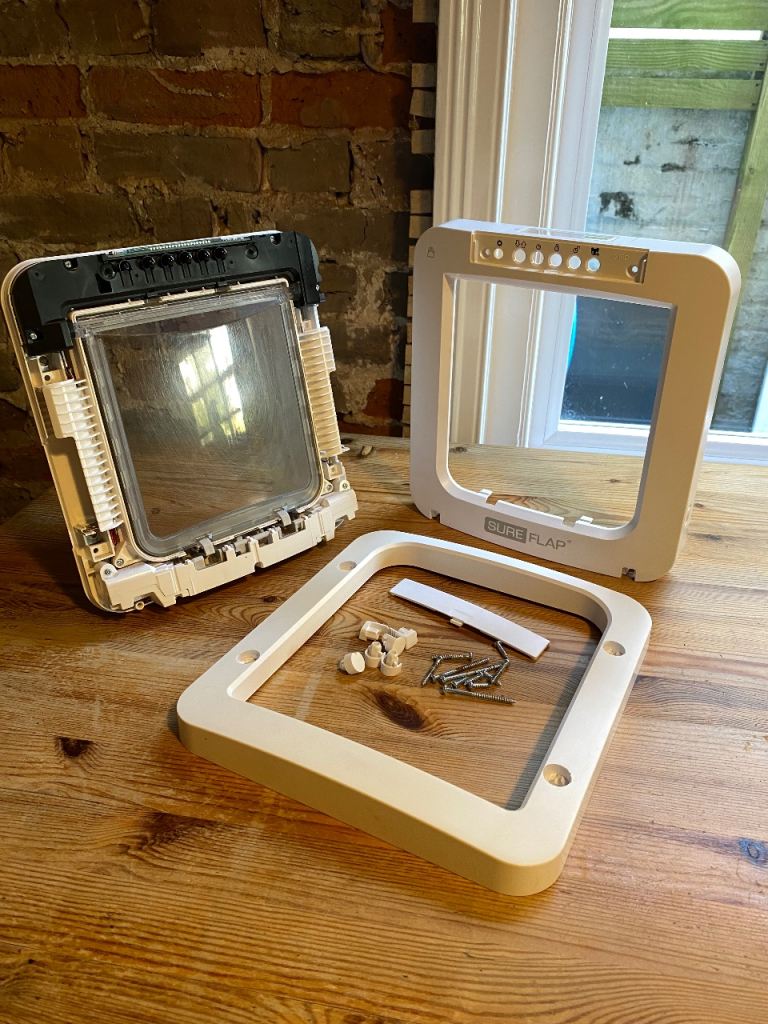 SureFlap Microchip Pet Door (cat flap) for Large Cats / Small Dogs White (with one tunnel extender)