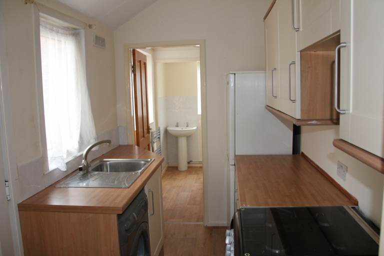No Deposit - 2 sharers move in together - UC/(DSS) ONLY