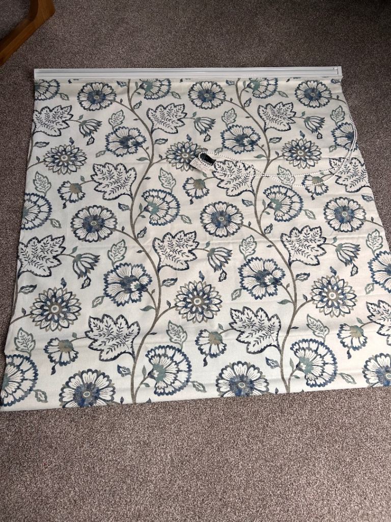 Roman Blind 'Kamikara Azure' Floral Pattern 970x990mm