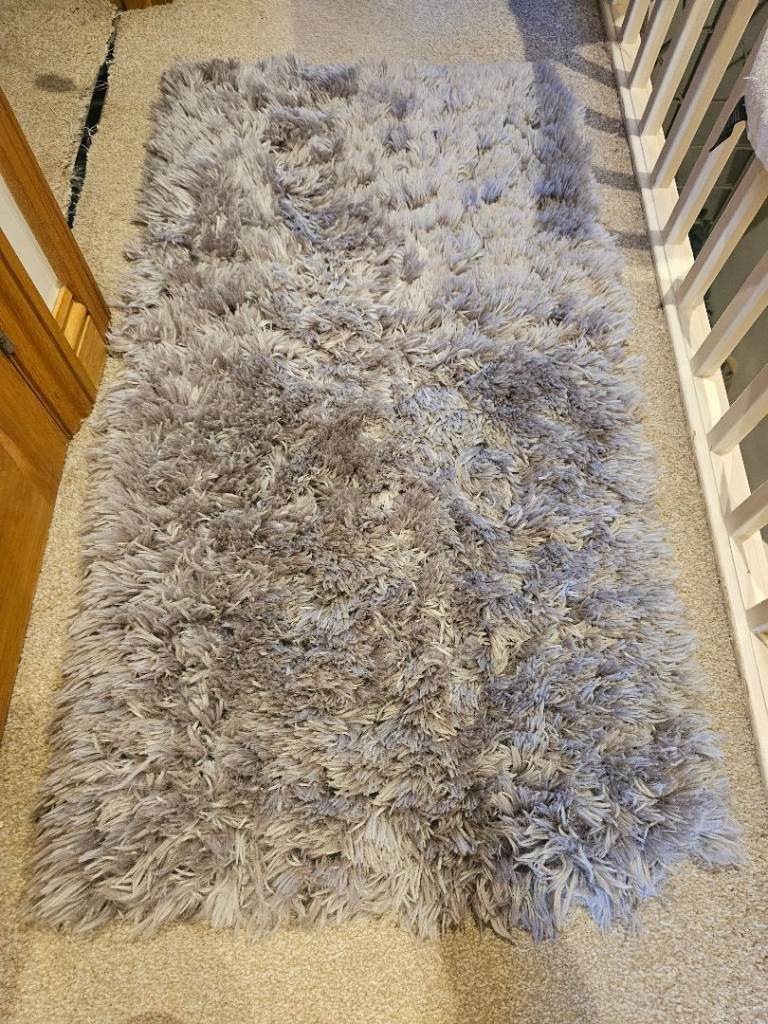 Long pile grey shaggy rug 