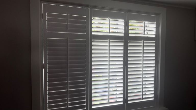  Window wooden showers